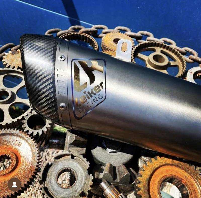 Sortez du Lot avec Style : Personnalisez votre Moto grâce à la Gravure Laser